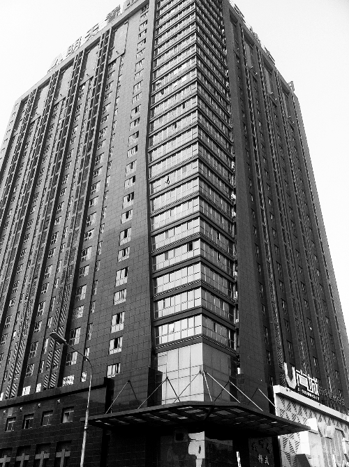 記者按照公開地址在鄭州一處寫字樓尋找一家軟件公司，一無所獲。