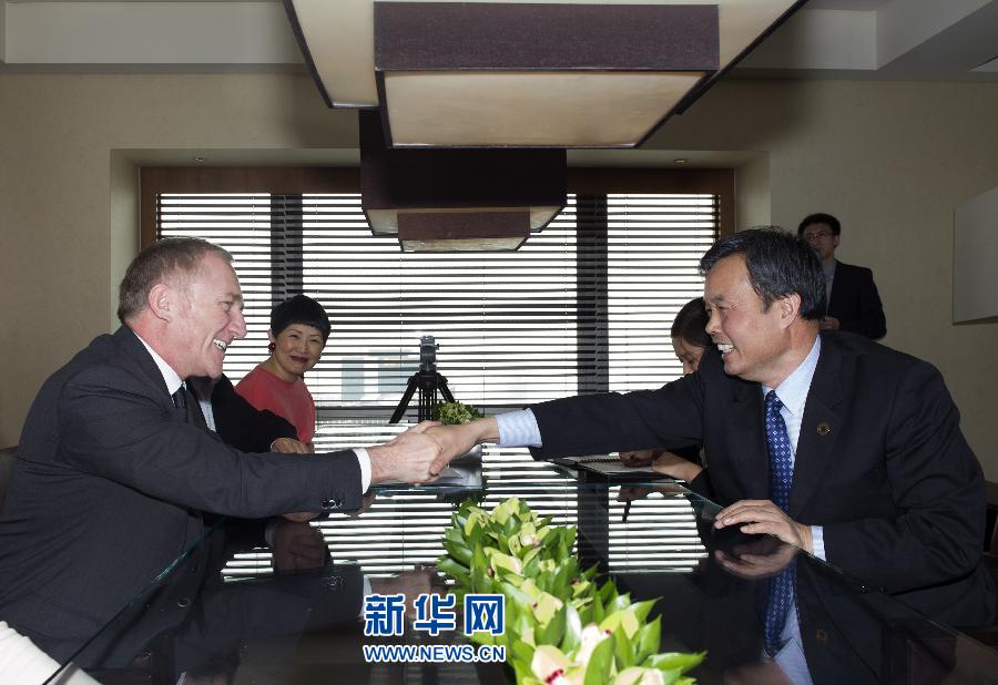 4月26日，國家文物局副局長宋新潮代表中方向法國有關(guān)方面負(fù)責(zé)人表示感謝。當(dāng)日，法國皮諾家族在北京宣布