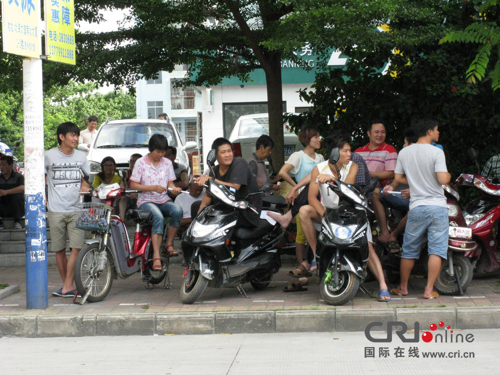 2013年07月10日，廣西壯族自治區(qū)北海市，依然有很多外地人聽信謠言不肯離去。圖片來源：飛影/CF