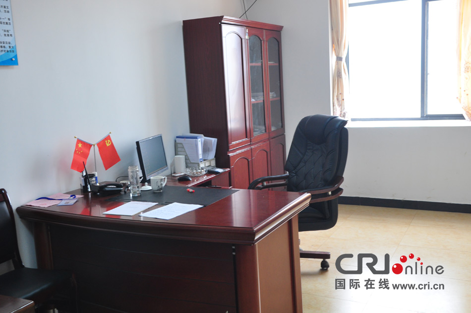 2013年10月21日，長沙云蓋村欠債千萬新建的豪華村部樓。