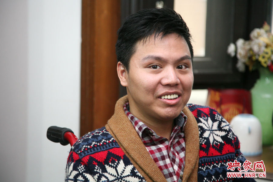 練完歌后，海龍害羞的朝著記者笑了下，說自己發(fā)揮的不好。