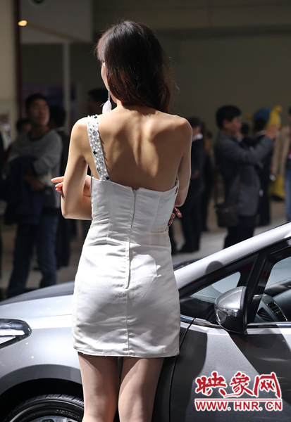 雖然進(jìn)入深秋，車模依然“輕裝”上場(chǎng)。