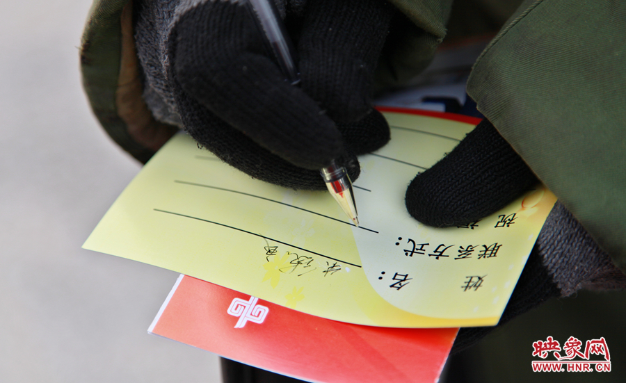 市民填寫(xiě)地鐵祝?？? width=