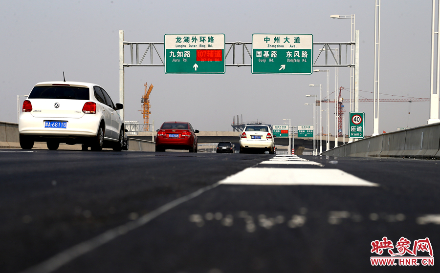 寬闊便捷的三環(huán)快速路給市民的出行帶來(lái)了更多的選擇 寬闊便捷的三環(huán)快速路給市民的出行帶來(lái)了更多的選擇