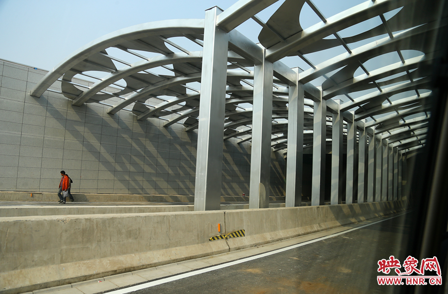 造型別致的隧道入口 造型別致的隧道入口