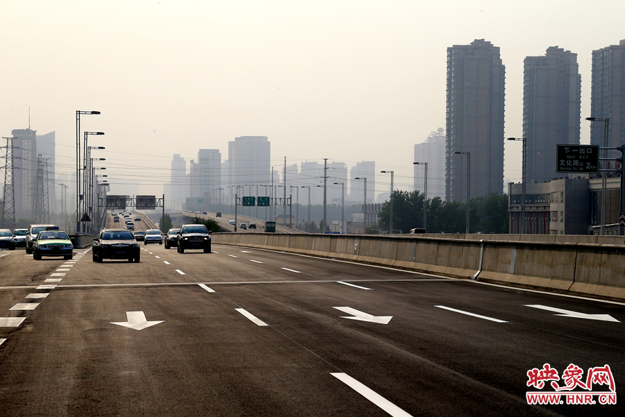 北三環(huán)快速路已經(jīng)有不少市民駕車體驗(yàn) 北三環(huán)快速路已經(jīng)有不少市民駕車體驗(yàn)