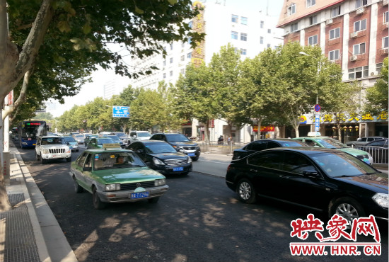 “無車日”仍有許多私家車主選擇開車上路。