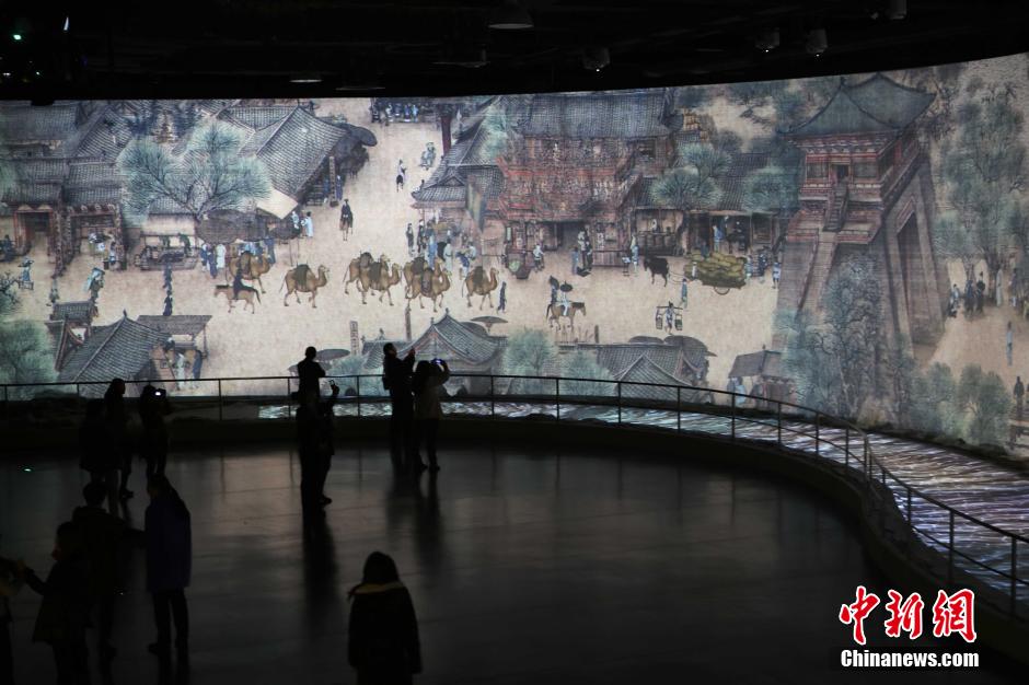 “會(huì)動(dòng)”的《清明上河圖》亮相河南開(kāi)封