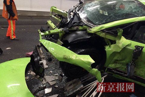 一輛蘭博基尼與一輛法拉利發(fā)生事故，現(xiàn)場(chǎng)狀況慘烈