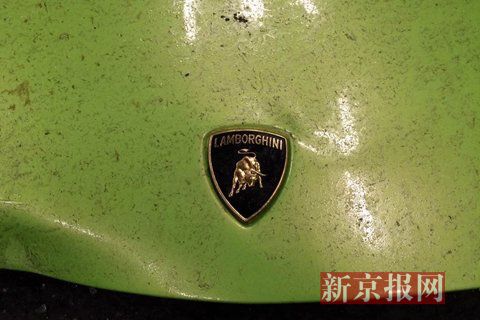 一輛蘭博基尼與一輛法拉利發(fā)生事故，現(xiàn)場(chǎng)狀況慘烈