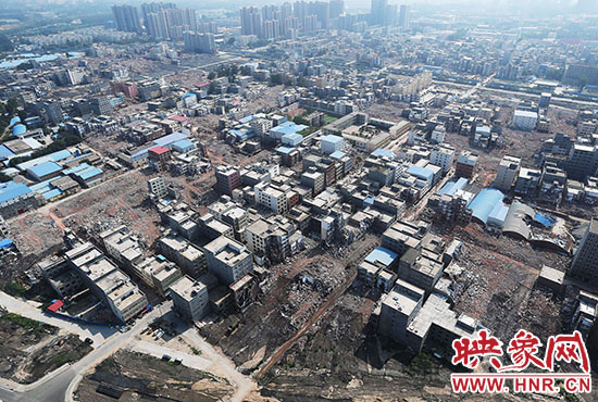 震驚！航拍鄭州城中村拆遷 宛如“地震災(zāi)區(qū)”
