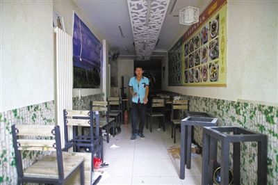 發(fā)生女童劫持事件的面館，事后現場一片狼藉。新京報記者 周崗峰 攝