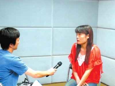 醫(yī)藥代表王慧在接受媒體采訪。記者 袁國(guó)禮/攝