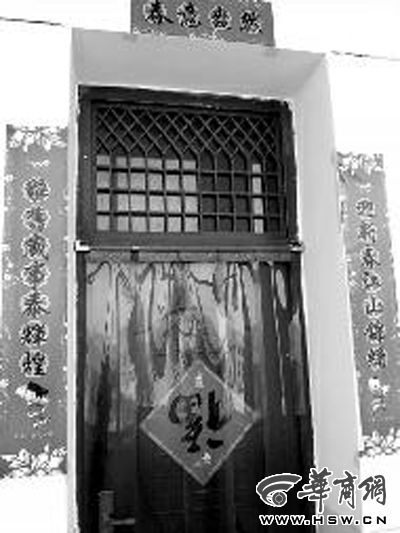 昨日中午，張某辦公室大門緊閉。