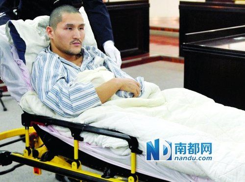 被告人冀中星在法庭上。