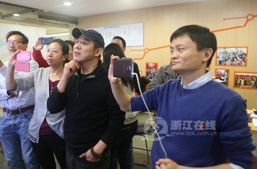 李連杰現(xiàn)身阿里巴巴，助陣雙十一。