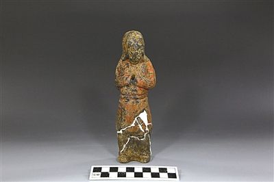 1號墓出土的陶俑。新華社發(fā)