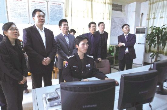 國家民政部農(nóng)村社區(qū)驗(yàn)收評(píng)估組對(duì)南海區(qū)農(nóng)村社區(qū)建設(shè)進(jìn)行檢查驗(yàn)收。