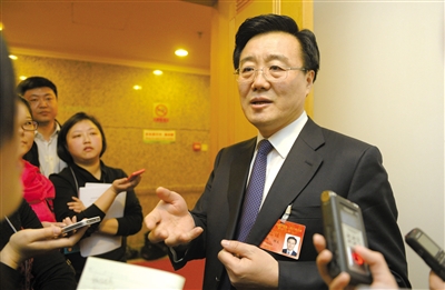 昨日，在十四屆人大二次會議順義代表團(tuán)全團(tuán)審議后，北京市人大代表、北京市常務(wù)副市長李士祥接受記者提問。新京報(bào)記者 浦峰 攝