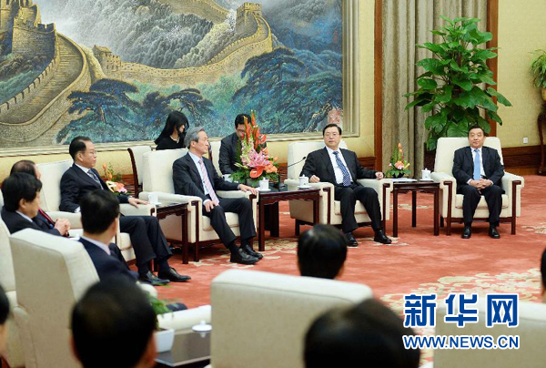 2月20日,全國人大常委會(huì)委員長張德江在北京人民大會(huì)堂會(huì)見以韓中議員外交協(xié)議會(huì)會(huì)長鄭夢準(zhǔn)為團(tuán)長的韓國