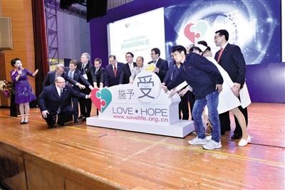 3月19日，中國首個(gè)器官捐獻(xiàn)志愿者登記網(wǎng)站（www.savelife.org.cn）正式啟動(dòng)，器官捐