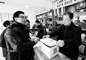 4月2日，福建省古田縣紀(jì)委、監(jiān)察局成立清明節(jié)專項督查組，對違反“八項規(guī)定”行為進行監(jiān)督檢查。新華社發(fā)