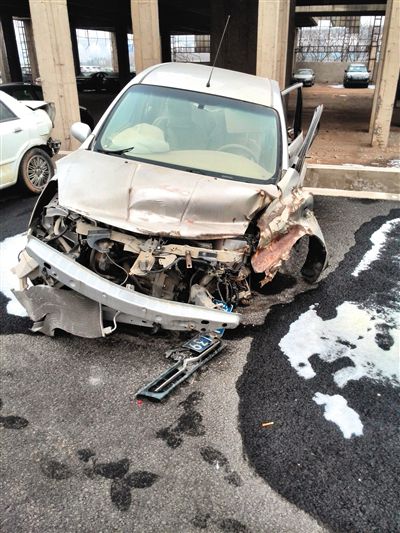 事發(fā)轎車(chē)。吳英供圖