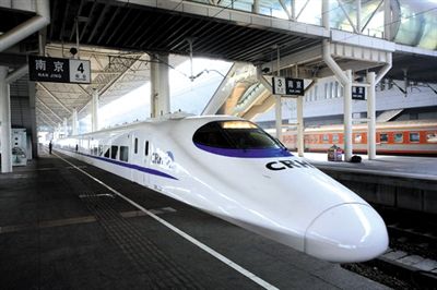 　白皮車 動(dòng)車，高鐵基本全白色