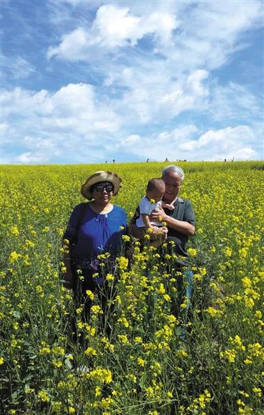 事故之前，老兩口的合影，李春同說(shuō)，老兩口一輩子很少一起照相。家屬供圖