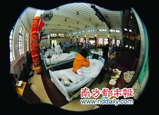 病人被轉移到該院的工會大禮堂。通訊員 符曉亮 攝