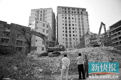 在無數(shù)次專項行動和強拆風(fēng)暴的背后，是衍生出的各色潛規(guī)則。