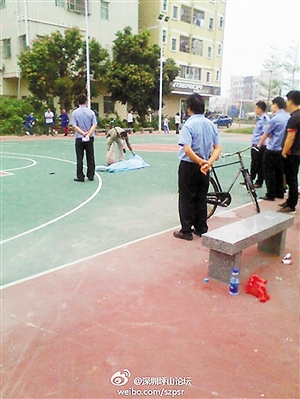 事發(fā)后，警方趕往現場進行處理。圖片來源于微博