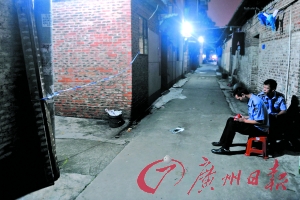 事發(fā)出租屋前拉起了警戒線，警方正在現(xiàn)場(chǎng)調(diào)查。記者陳楓攝