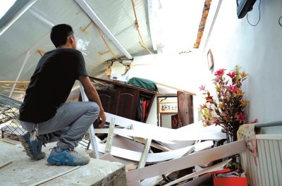 家中成為一片廢墟。記者 趙思衡/攝