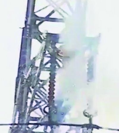 不幸觸電著火。