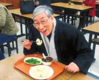 吳頌今到慶豐包子鋪找靈感。