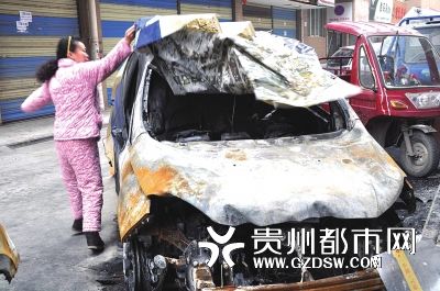 才跑8000公里的車被燒得不成樣子。