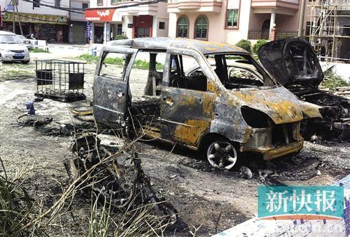 涉事面包車燒剩鐵殼。