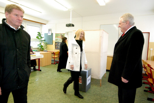 捷克總統(tǒng)直選末輪投票澤曼稱如當選不會見達賴