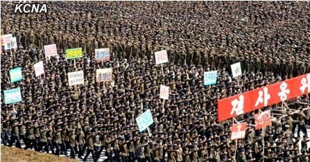 大會結(jié)束后，與會群眾舉行示威游行。