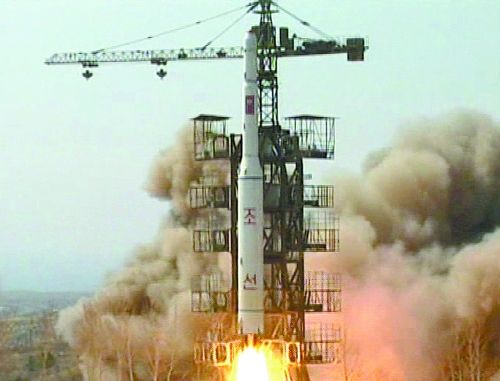 朝鮮KRT電視臺在2009年4月5日播放的朝鮮在咸鏡北道花臺郡舞水端里發(fā)射火箭的電視截圖。