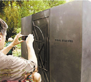 捷克旅行社推“腐敗游”，火了！