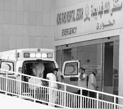 圖為一輛救護(hù)車抵達(dá)沙特吉達(dá)法赫德國王醫(yī)院。