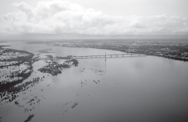 據(jù)目前估計，俄遠東地區(qū)因洪災(zāi)造成的損失超過100億盧布。
