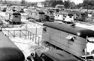 美國(guó)的一個(gè)移動(dòng)拖車(chē)房社區(qū) 資料圖片