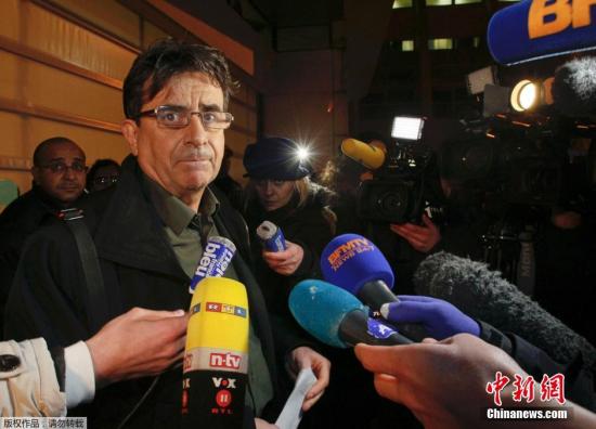 圖為醫(yī)院發(fā)言人接受采訪。