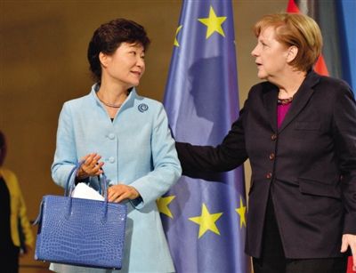 26日，默克爾與來訪的樸槿惠會晤。