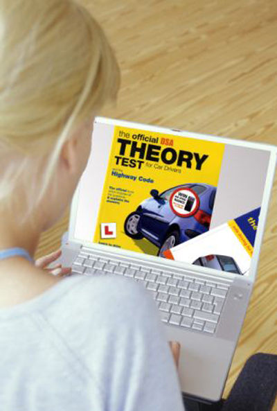 駕駛標(biāo)準(zhǔn)局的發(fā)言人稱，駕照申請(qǐng)通過率低證明了英國(guó)駕駛安全系數(shù)高。