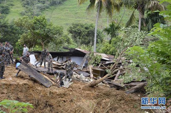 10月29日，斯里蘭卡救援部隊抵達(dá)山體滑坡災(zāi)區(qū)展開救援。