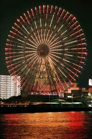 圖為該地晚上的夜景。